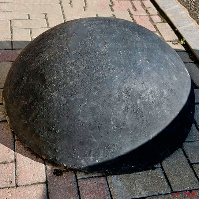 Полусфера бетонная черная 400х300